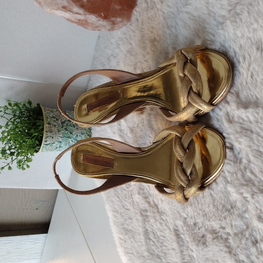 BCBGMAXAZRIA heals